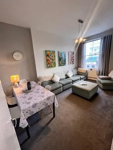 Bright & Modern Notting Hill 3Br Apartment
